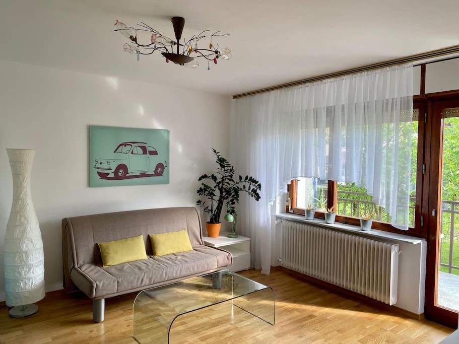 Appartement Spacious In A Quiet Neighbourhood + Private Parking *