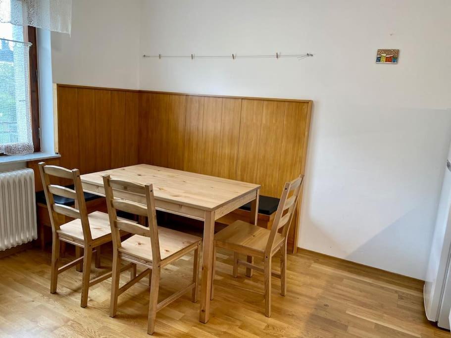 Spacious In A Quiet Neighbourhood + Private Parking Ljubljana